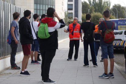 Información en la calle a los jóvenes de León. RAMIRO