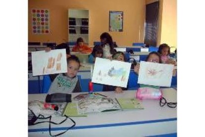 Los niños del colegio de Boñar, en una de las actividades