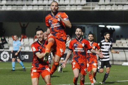 Yuri marcó su séptimo gol de la Liga, tercero que consigue en Cartagonova en tres partidos con la Deportiva, rescatando un punto para la escuadra berciana. LOF