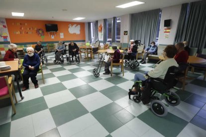 Personas residentes en un centro de mayores de la provincia. RAMIRO