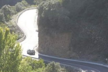 Las comunicaciones por carretera en La Cabrera siguen generando un amplio debate social.