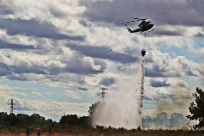 Incendio forestal en los depósitos de agua de Oteruelo (Archivo)