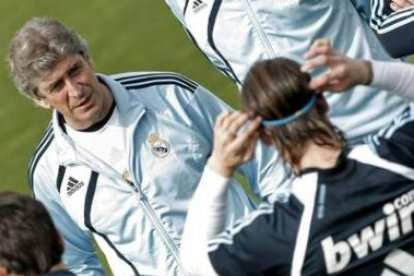 Pellegrini (i), durante el entrenamiento de ayer.