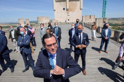 Garamendi, en el castillo de Peñafiel durante un encuentro sobre Sociedad Digital y Fondos Next Generation organizado por la CEOE. P. SANTAMARÍA