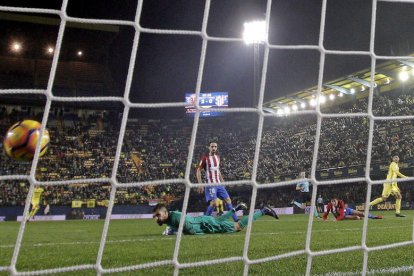 El guardameta del Atlético Moyá tras encajar el tercer gol. BRUQUE