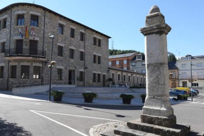 La popular Picota de Toreno, junto a la Casa Consistorial. de la mata