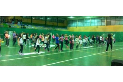 Entre las actividades destacadas se celebró una master class multitudinaria de zumba.