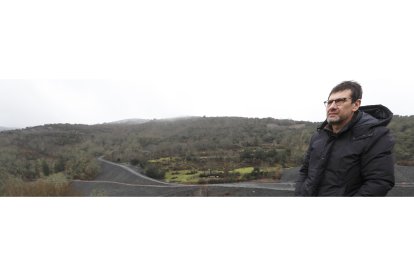 La restauración en marcha de la cuenca del Bierzo Alto y Brañuelas con 11,5 millones de euros devuelve miles de toneladas de escombro a los cielos abiertos para tapar los excesos de los últimos años de la minería.