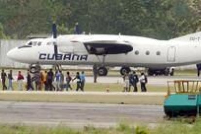 Veinte pasajeros fueron liberados en Cuba antes de que el avión partiera con destino a Florida