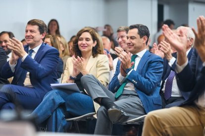 Mañueco, esta mañana, en la Junta Directiva Nacional del PP, junto a Isabel Díaz Ayuso. DL