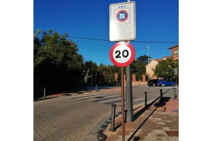 Señales con la obligación de circular a 20 km/h. DL