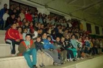 Los niños de la Escuela Deportiva Municipal de Santa María del Páramo