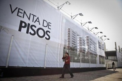 Promoción de viviendas en construcción en el barrio del Gorg de Badalona.