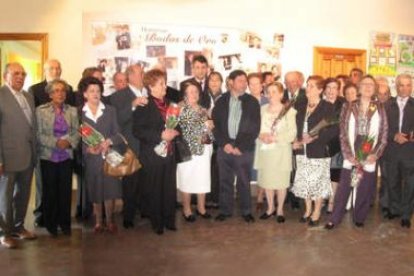 Un momento del homenaje a las parejas que cumplen sus bodas de oro