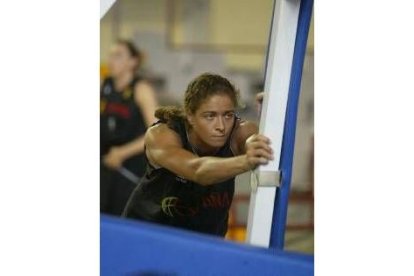 Isa Sánchez, en el Palacio leonés, con la selección española en el 2002