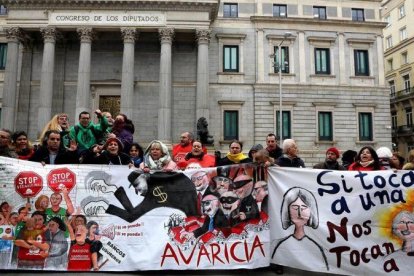 Protesta contra los desahucios ante el Congreso de los Diputados en el 2017.