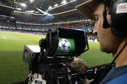 Cámara de televisión en la última final de la Champions.
