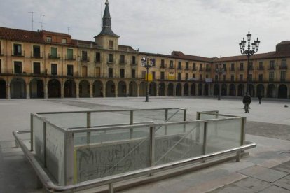 El párking tiene dos plantas y 255 plazas.