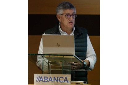 El presidente del Abanca Ademar, Cayetano Franco, ayer en la asamblea de socios. FERNANDO OTERO