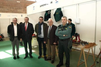 Sen, Fernández, García, De la Sierra y Leitón en el expositor del Seporna y Greim.