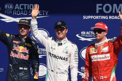 Max Verstappel (Red Bull), Nico Rosberg (Mercedes) y Kimi Raikkonen (Ferrari), los tres más veloces hoy en Spa (Bélgica).