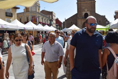 Los concejales del equipo de gobierno, durante la visita inaugural a la Feria del Stock. PRIETO