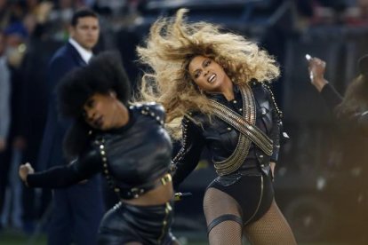 Beyoncé, durante su actuación en la Super Bowl.