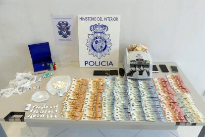 Material incautado por agentes de la Policía Nacional de León, en colaboración con la Policía Local de San Andrés del Rabanedo