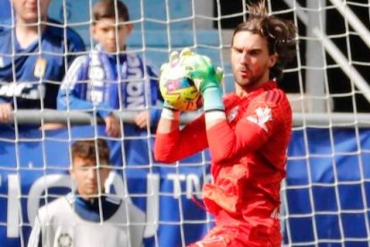 San Román debutó el domingo en el arco de la Deportiva. L. DE LA MATA