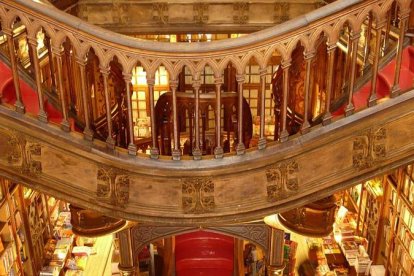 Imagen de la librería Lello & Irmao de Oporto, una de las más bellas de Europa