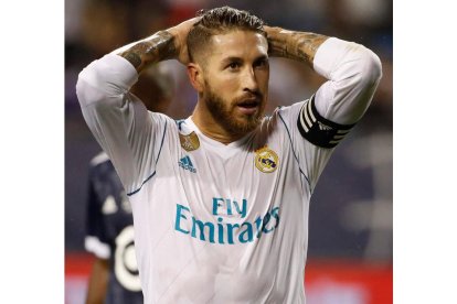 Sergio Ramos lleva ya acumuladas dieciocho cartulinas rojas en la Liga española. KAMIL KRZACZYNSKI
