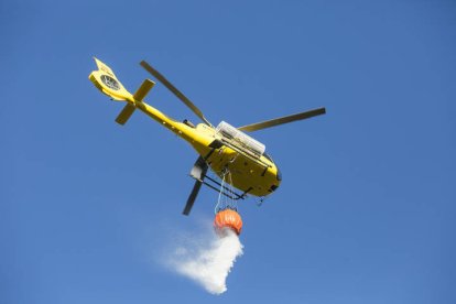 Incendio forestal en Santa Colomba del Curueño. F. Otero Perandones.