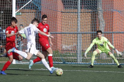 El equipo leonés, que se adelantó en el marcador, no pudo evitar su derrota. JESÚS F. SALVADORES