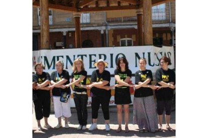 Mujeres de la plataforma TCV durante una protesta.