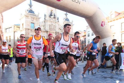 La carrera, en Astorga a su salida en la pasada edición.