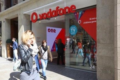 Tienda de Vodafone, en el Portal de lÀngel de Barcelona.