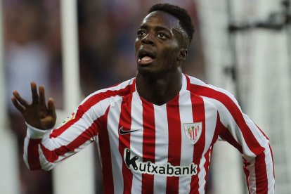 Iñaki Williams celebra el gol que marcó ayer frente al Eibar en San Mamés. LUIS TEJIDO