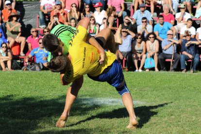 ‘Tomasuco’ de La Vecilla y ‘Rubo’ de Valdorria, dos de los ‘gallos’ del Curueño que llevarán su lucha hasta el Guadalquivir.