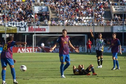 El equipo filial del Barcelona se hace fuerte en el Mini Estadi. La Deportiva busca hoy la sorpresa.