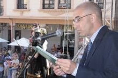 Arias, durante la lectura del pregón de las fiesta de Santa Marta