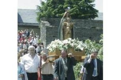 Miles de devotos participarán hoy en la romería de la Virgen de la Peña