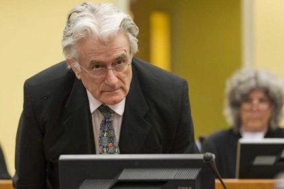 El exlider serbobosnio Radovan Karadzic durante su juicio en el Tribunal Penal Internacional para la antigua Yugoslavia  en La Haya, Holanda.