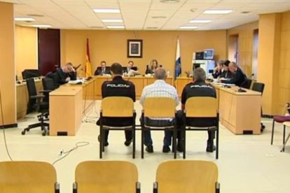 El condenado, durante el juicio celebrado en la Audiencia Provincial de Tenerife.