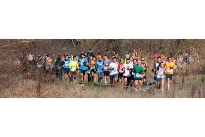 El Cross de Puente Villarente reunió a cerca de 250 atletas.