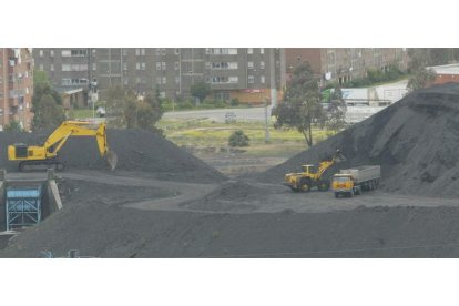 La eliminación de la montaña de carbón del centro de Ponferrada fue una de las principales operaciones pilotadas por Pongesur.