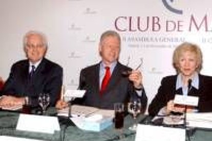 Lionel Jospin, Bill Clinton y la ex primera ministra de Canadá, Kim Campbell, en Madrid