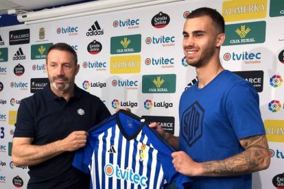 Antonio Leal en su presentación como jugador de la SD Ponferradina. SDP