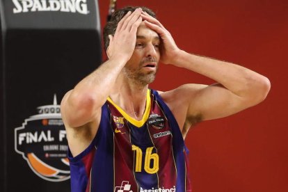 Pau Gasol se lamenta de la derrota sufrida por un Barcelona que esperaba ser campeón. VOGEL