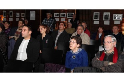 El patio Espacio Peregrino acogió la presentación del libro y del vídeo.