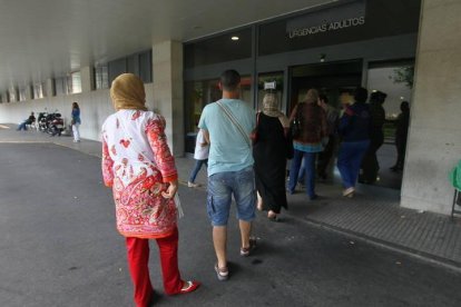 Entrada al servicio de Urgencias del Hospital de León.